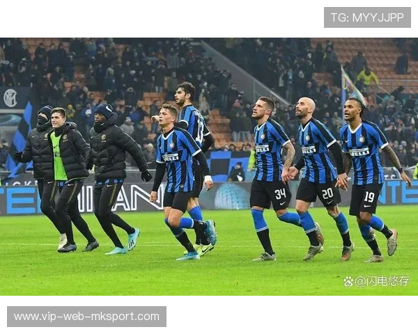 伯恩茅斯中场拼抢积极