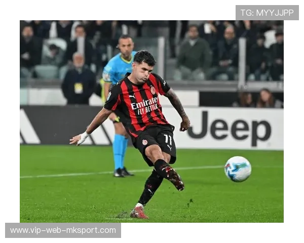 意甲米兰短传渗透成关键,球门前混战被终结